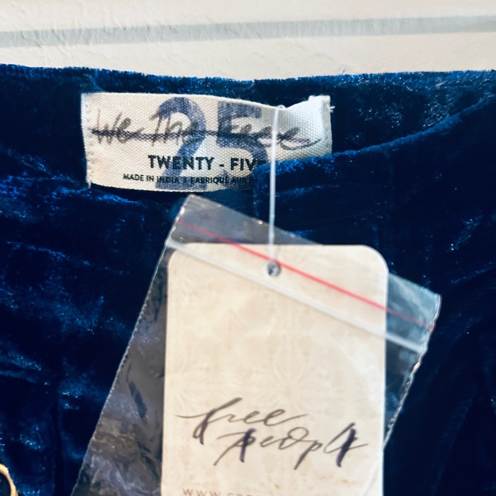FREE PEOPLE NWT Host Pick 🎉 WE THE FREE VELVET LOTUS PANT BLUE Waist27 size 25 - Picture 7 of 10